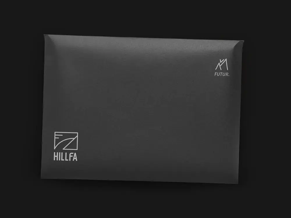 HILLFA-ს შავი საპროექტო პაკეტი ლოგოთი და FUTUR-ის სიმბოლოთი